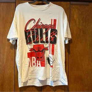 Chicago Bulls NBA Abercrombie & Fitch Graphic T-Shirt (Size XL)